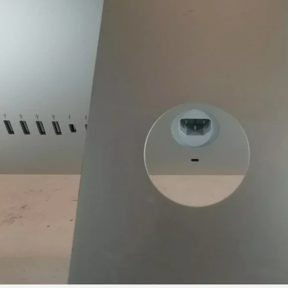 Apple iMac 2015 21 inch Intel core i5 A1418 all in one large skinny computer - Picture 6 of 8